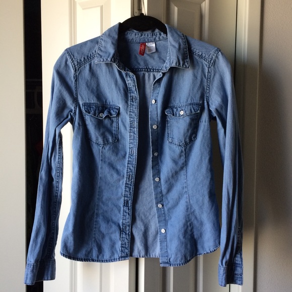 Divided Tops - ⭐️ Chambray Long Sleeve Button Up